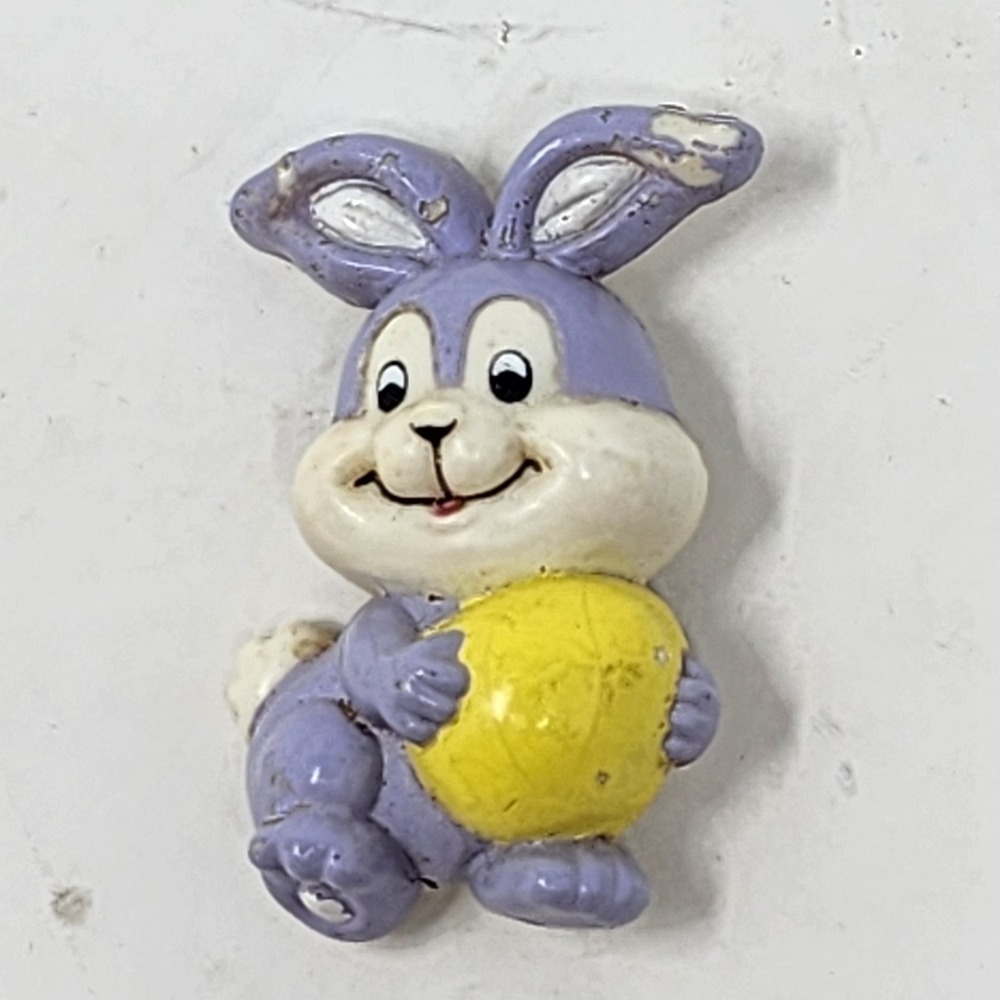 Vintage Easter Pin Purple Bunny w/ Yellow Egg 1980s‎ Holiday Brooch 1.5" Russ